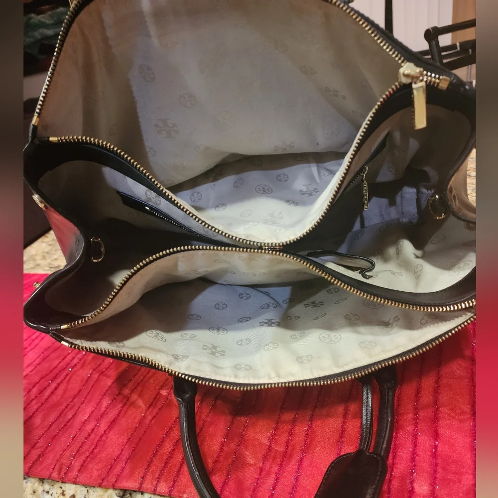 Large black Tory Burch purse - Picture 6 of 14